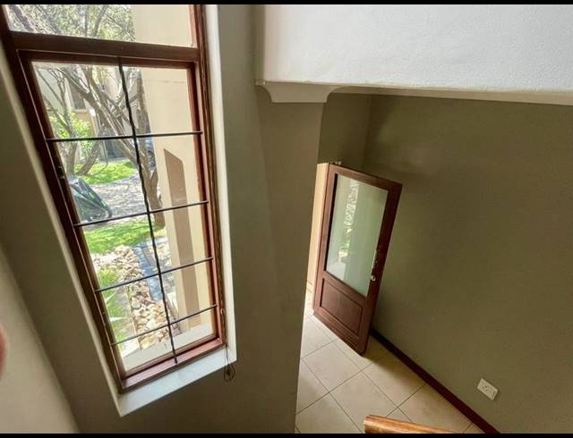 3 BEDROOM TOWNHOUSE FOR SALE IN MENLO PARK